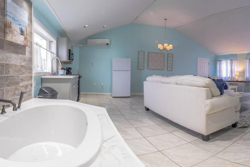 Elegant Jacuzzi Suite Hancock Extérieur photo