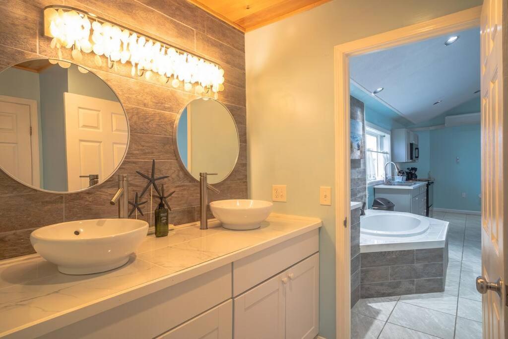 Elegant Jacuzzi Suite Hancock Extérieur photo